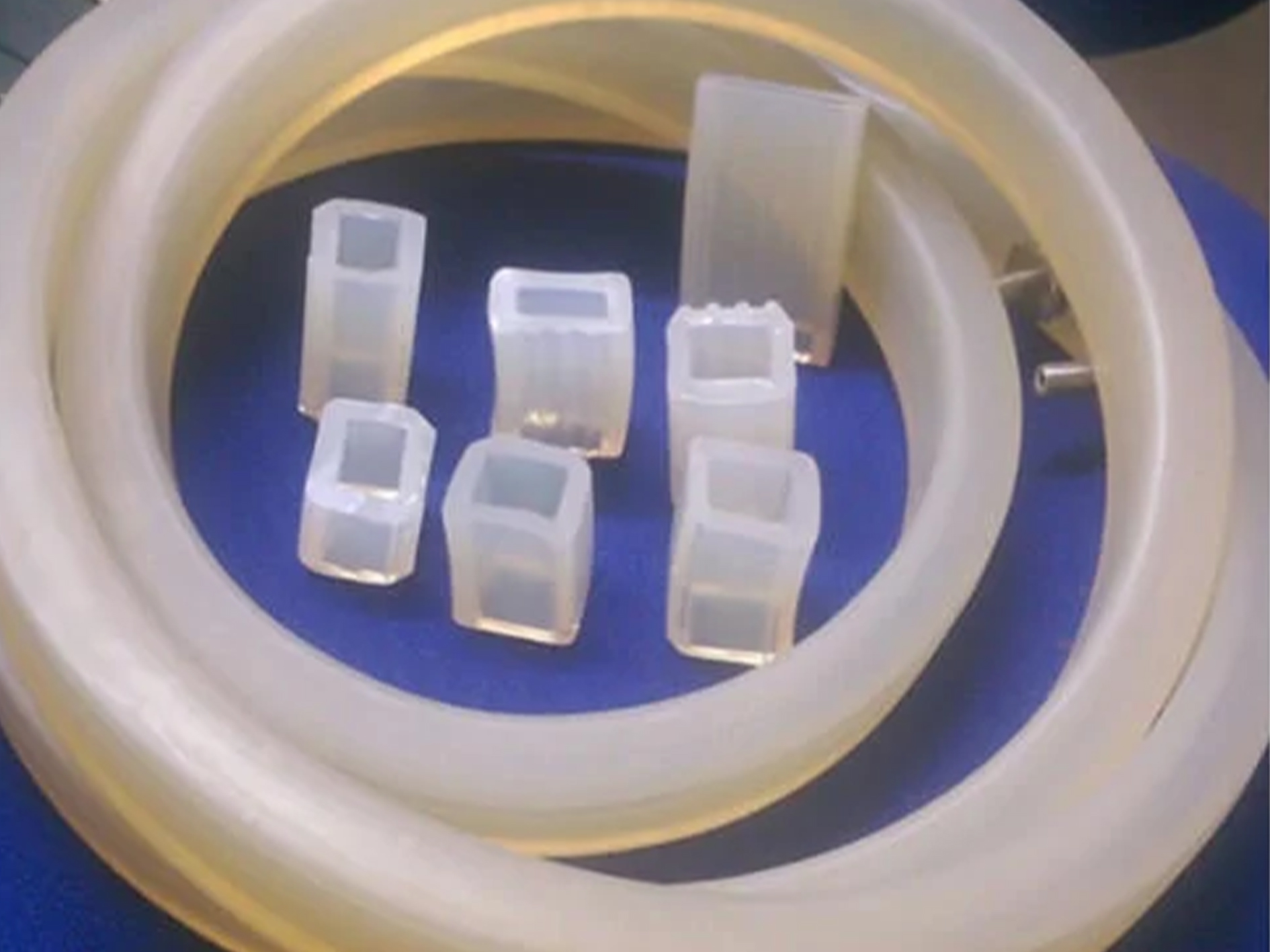 isolator-door-inflatable-seals